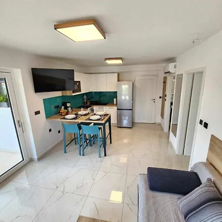 Apartments Albert * Krk Town