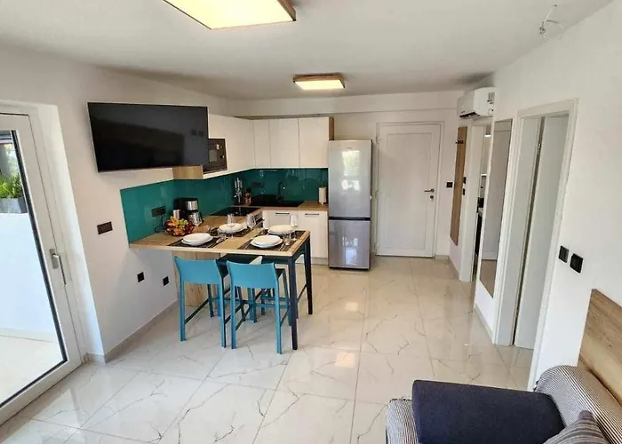 Apartments Albert * Krk Town